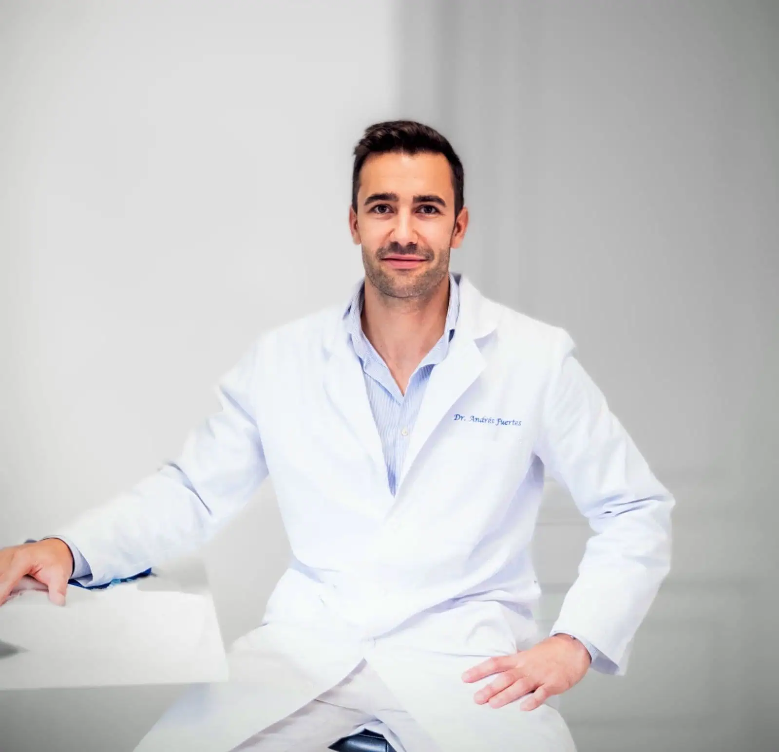Dr. Andrés Fuertes, cirujano especialista en rinoplastia en Coruña